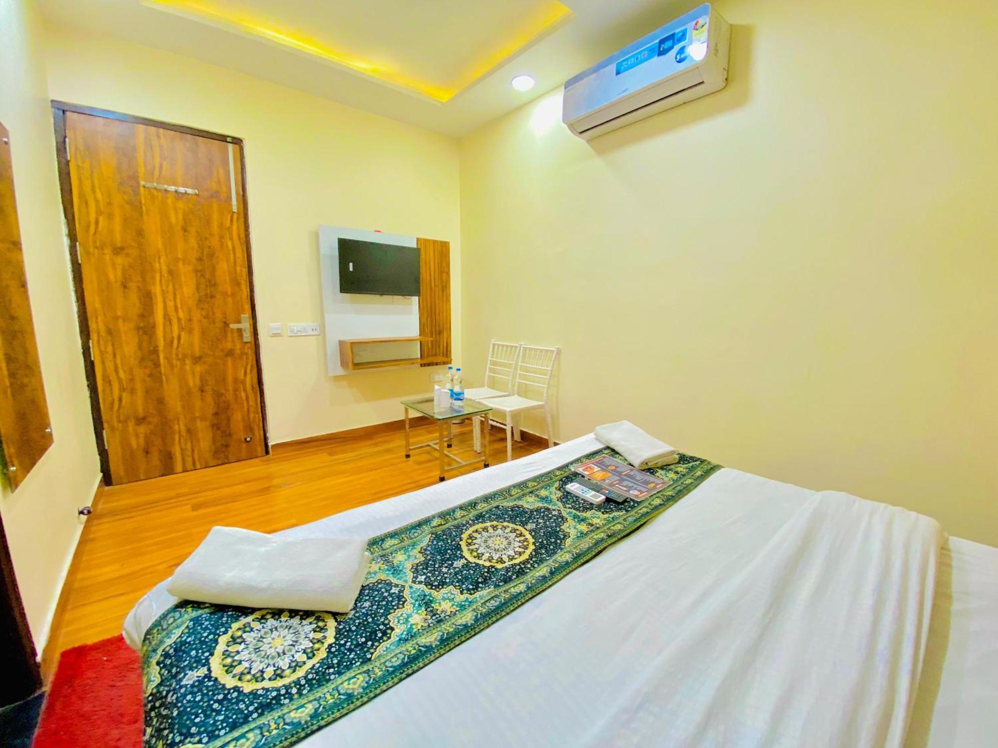 Hotel Holiday First 300 Meter From Golden Temple อัมริตสา ภายนอก รูปภาพ
